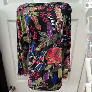 Super Soft Amazing for Travel Chico's Happy Floral 3/4 Sleeve Top Fits up to 16